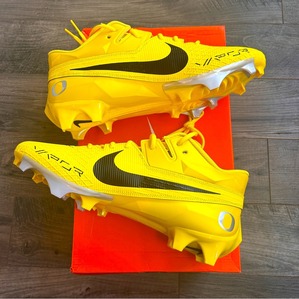 Nike Oregon Ducks PE Football Cleats Men’s 13.5 NEW